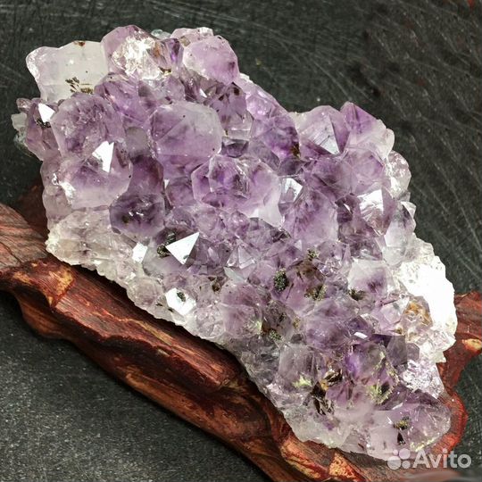 Аметист друза кристалл
