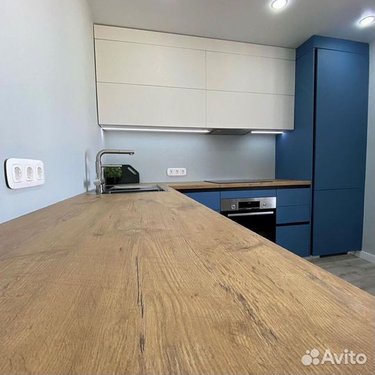 Угловая в потолок кухня на заказ