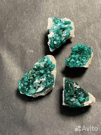Диоптаз камень в коллекцию, коллекционный