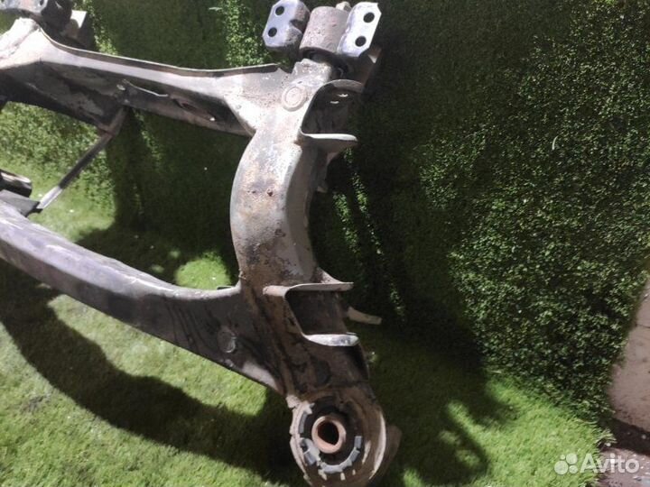 Балка подвески задняя Toyota Mark 2