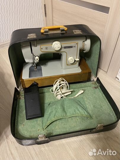 Швейная машина Чайка 132