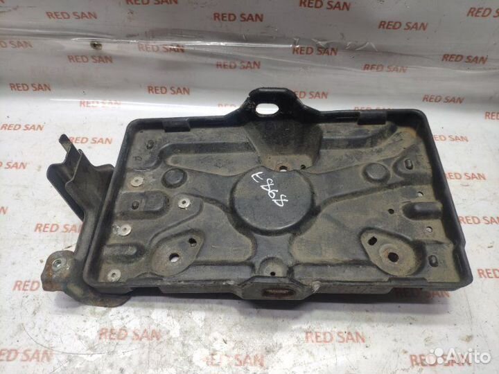 Крепление аккумулятора Mitsubishi Pajero 3 V78W