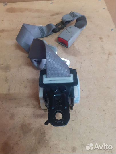 Ремень безопасности задний Toyota Mark II JZX110