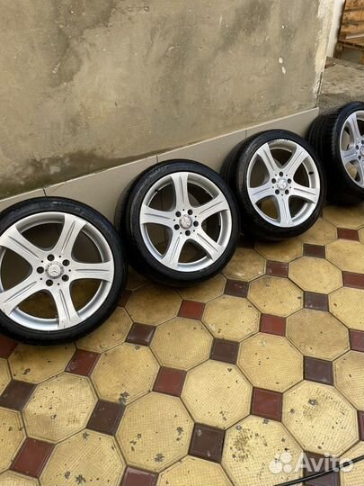 Колеса на mercedes r18 разноширокие