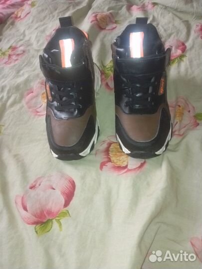 Продам кроссовки зимние