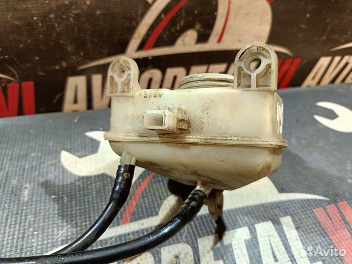 Бачок тормозной жидкости Ford Focus 1