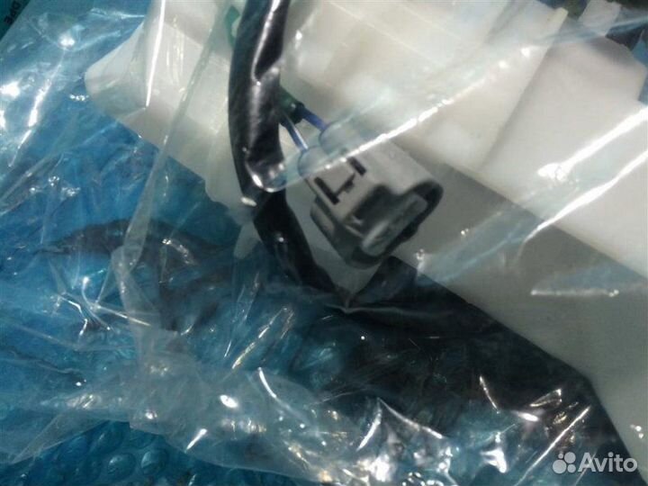 Бачок омывателя лобового стекла Toyota Land