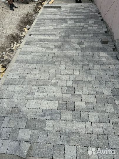 Укладка тротуарной плитки и брусчатки