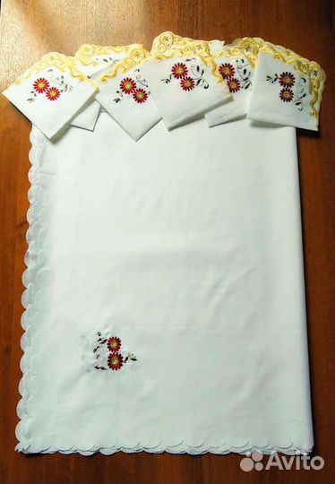 Скатерть и салфетки новые