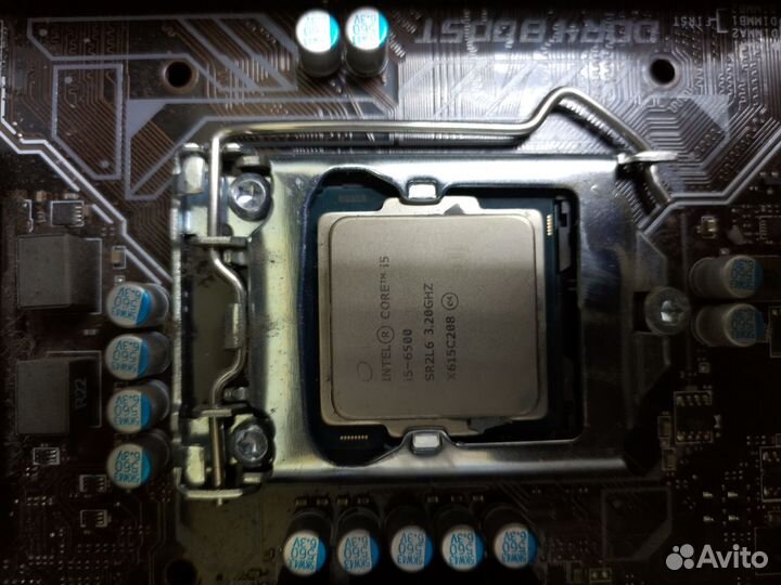 Материнская плата с процессором и памятью