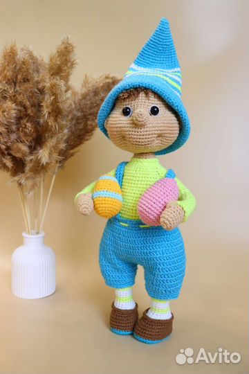 Вязаная кукла ручной работы