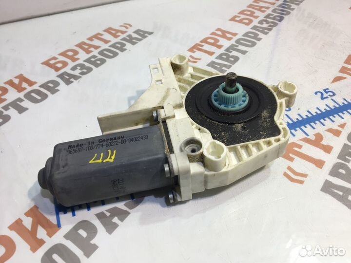 Моторчик стеклоподъемника передний правый Прав