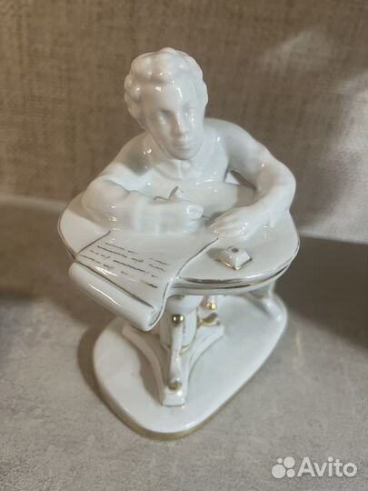 Юный Пушкин статуэтка фарфор