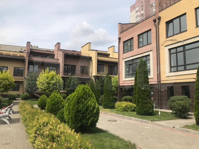 4-к. квартира, 300 м², 3/3 эт.