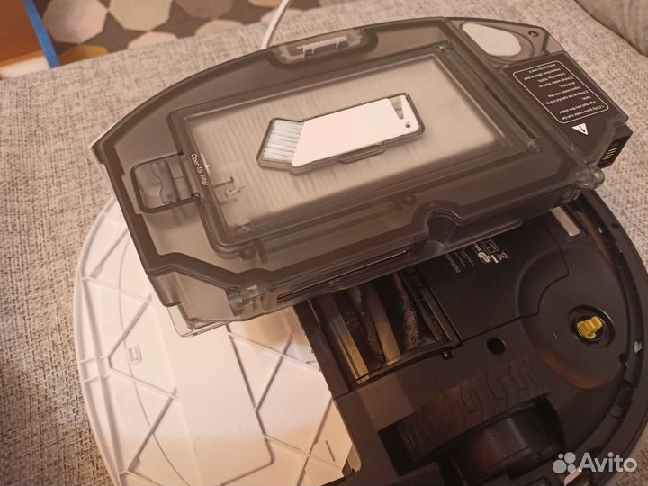 Робот пылесос моющий новый Midea M6