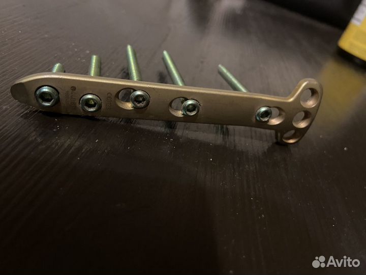 Пластина титановая сжимающая большеберцовая кость