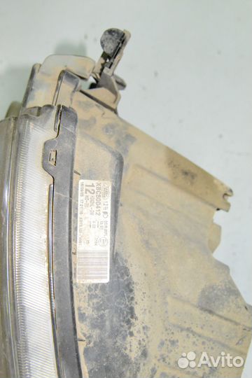 Land Rover Discovery 3 Фара левая ксенон