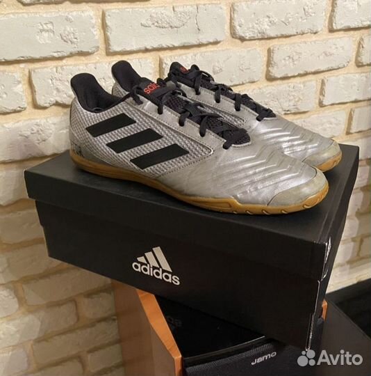 Бутсы для зала adidas predator IN sala 19.4