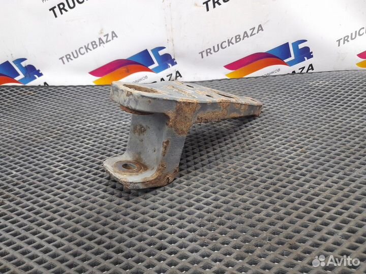 Кронштейн крепления передней рессоры (левый)