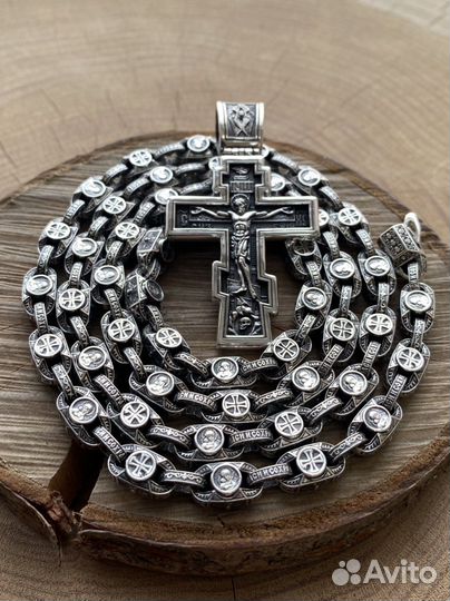 Серебряная цепь и крест