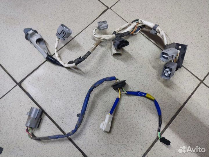 Фара запчасти левая Toyota Land Cruiser J200 2013