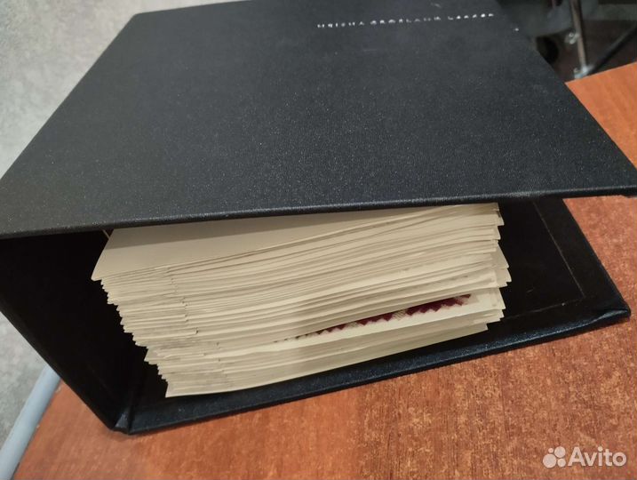 Книга с образцами ткани