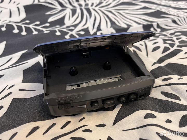 Кассетный плеер Sony Walkman WM-FX195