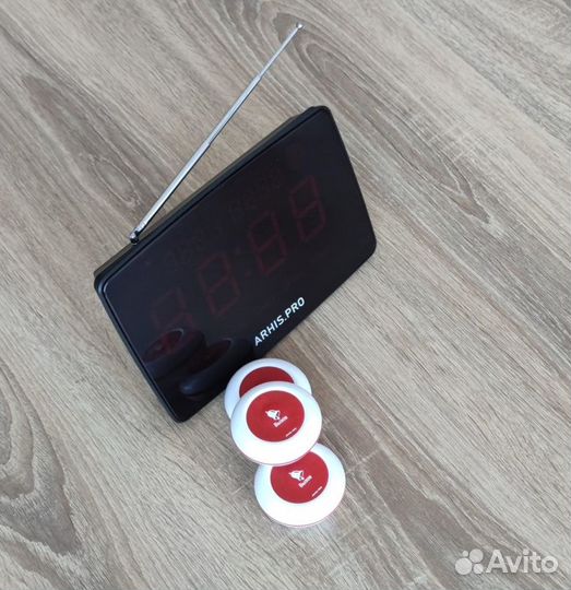 Кнпока вызова официанта и табло отображения вызова