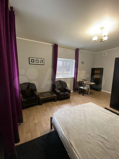 Комната 22 м² в 9-к., 1/4 эт.