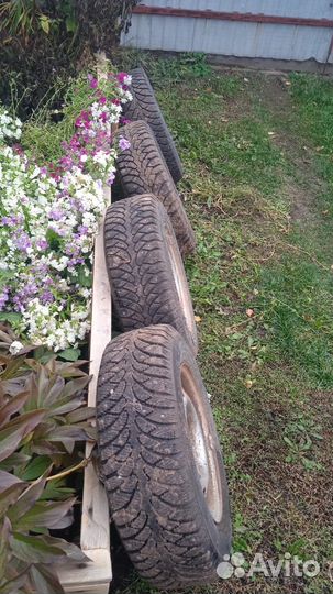 Продам зимнюю резину на штампах r13