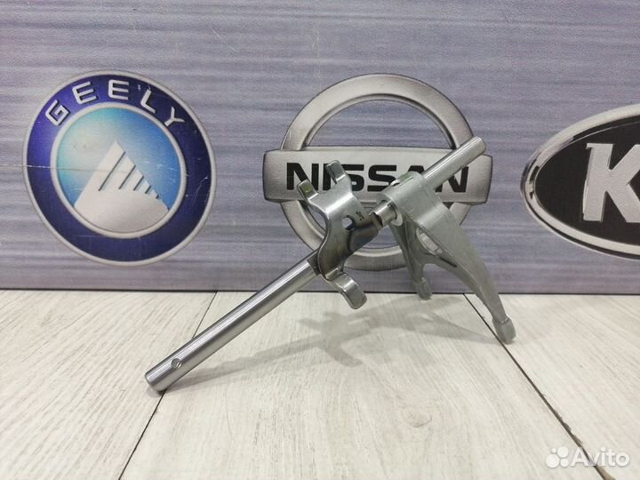 Вилка пятой передачи переключения скорости Renault