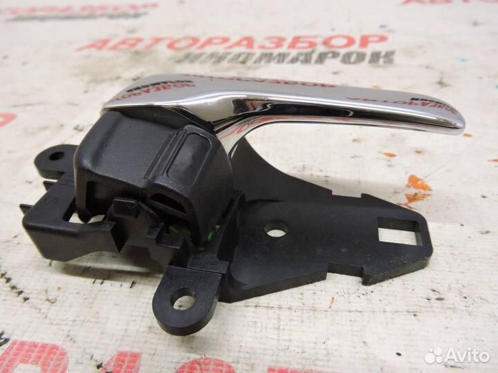 Ручка двери внутренняя правая для Mitsubishi Lance