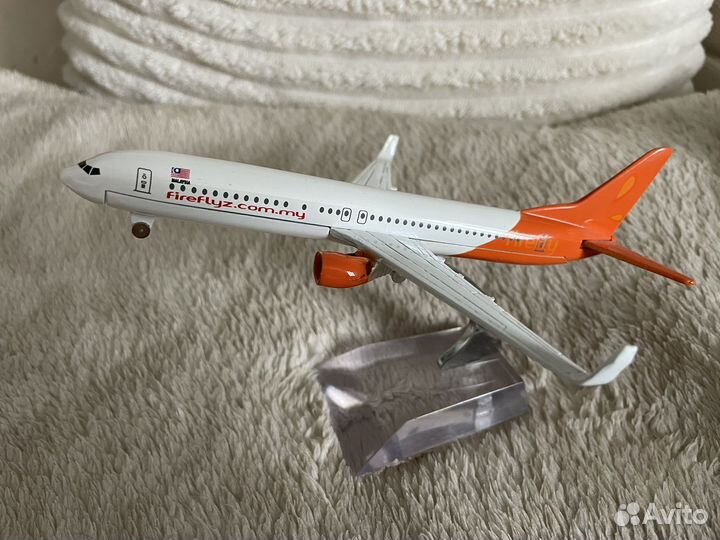 Модель самолета металл