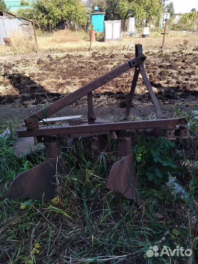 Плуг для трактора два лемиха