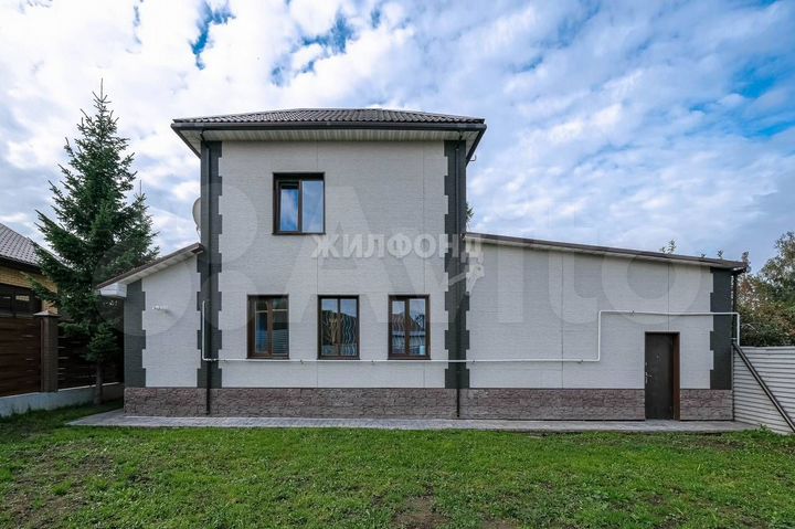 Коттедж 147 м² на участке 6 сот.