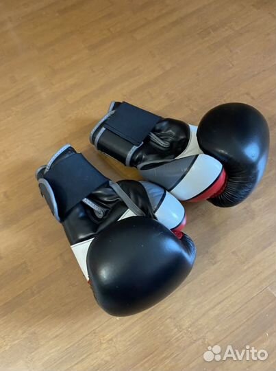 Боксерские перчатки title