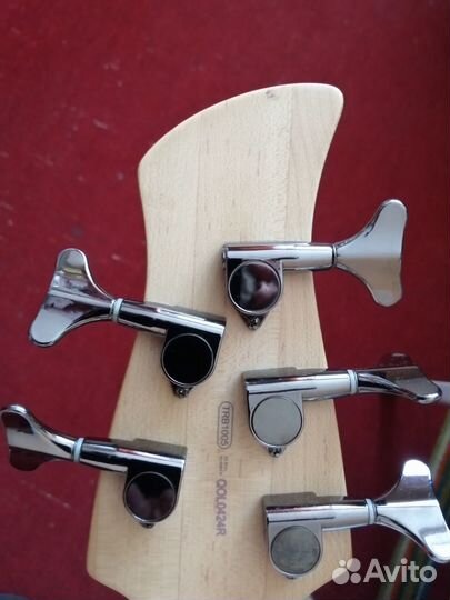 Бас гитара Yamaha TRB1005