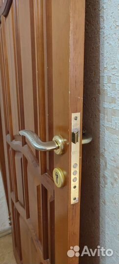 Дверь входная деревянная бу