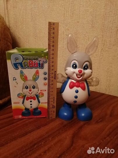 Кролик-поёт, танцует и светится