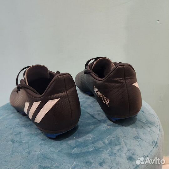 Футбольные бутсы adidas predator