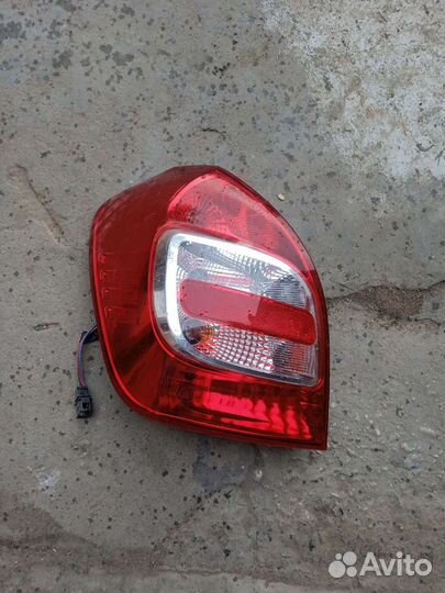Задний левый фонарь на ладу Гранту кросс универсал