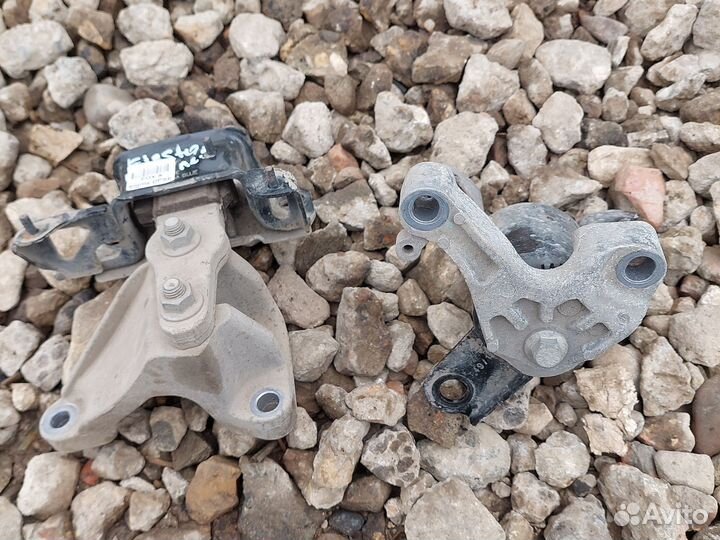 Подушка опора двигателя МКПП Ford Fiesta mk6 2016