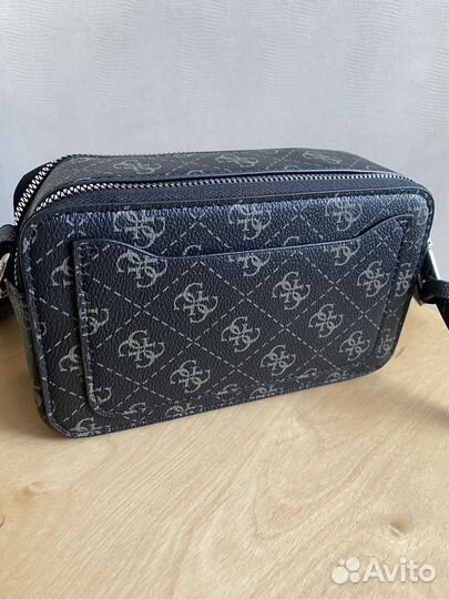 Сумочка женская через плечо новая Guess