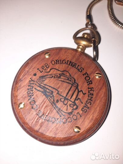 Карманные часы в деревянном корпусе