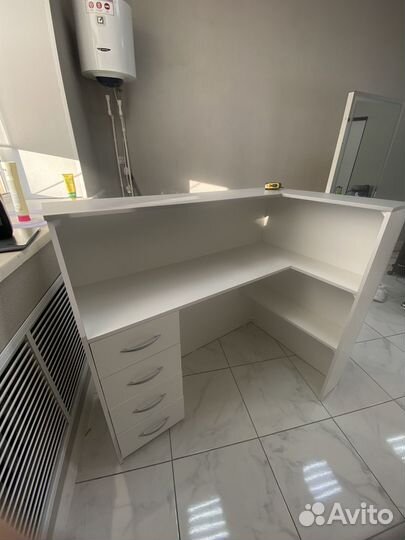 Стойка ресепшн