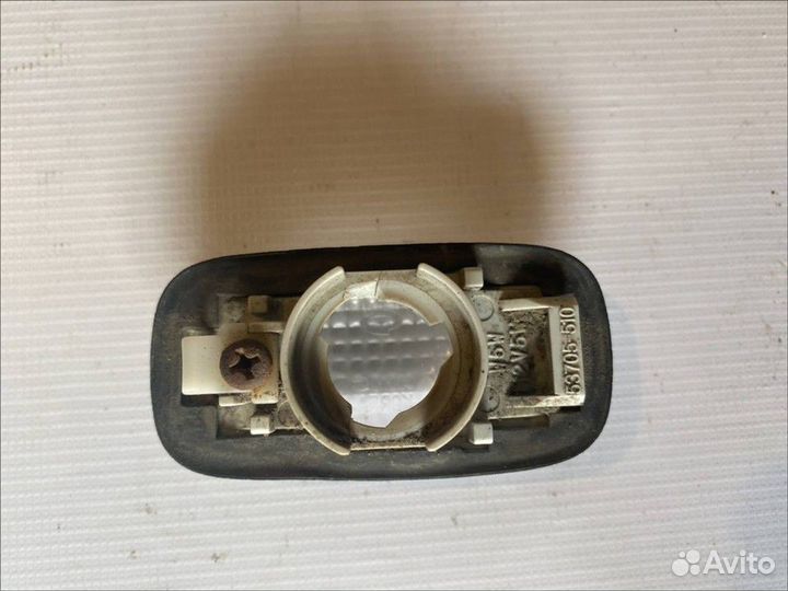 Повторитель на крыло белый Nissan Almera Classic