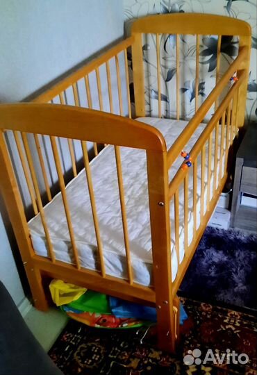 Кроватка детская с матрасом 120 60