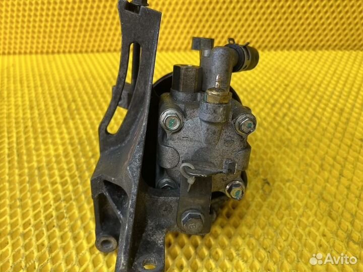 Насос гур Subaru Legacy BE BH EJ202 верх подач