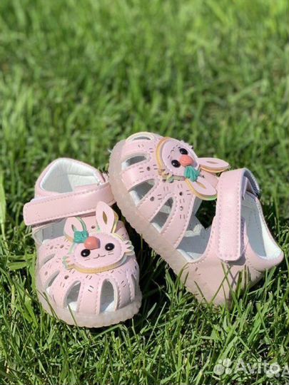 Сандали новые для девочек