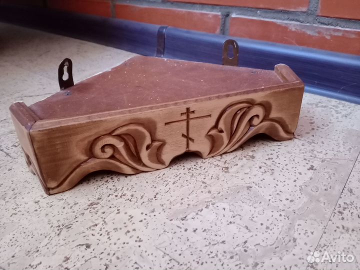 Полка угловая для икон